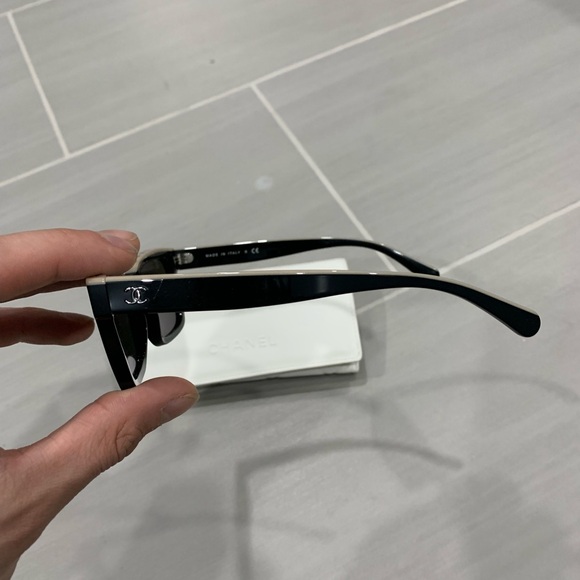 Chanel black/beige rectangle sunglasses - Picture 5 of 6